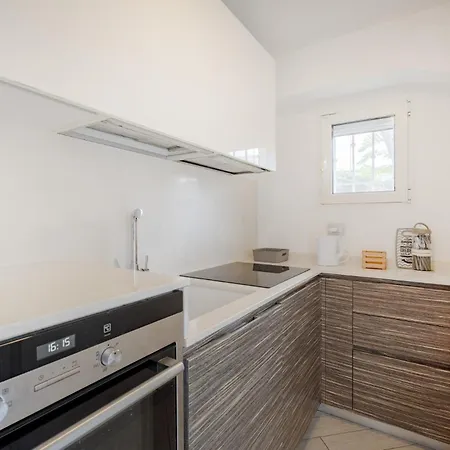 Lemon Tree House Apartmanhotel 3*